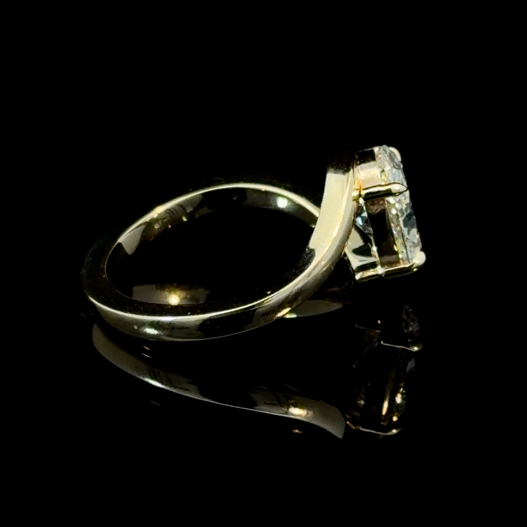 Oval Cut Lab Grown Diamond Bypass Solitaire Engagement Ring | 14K Yellow Gold