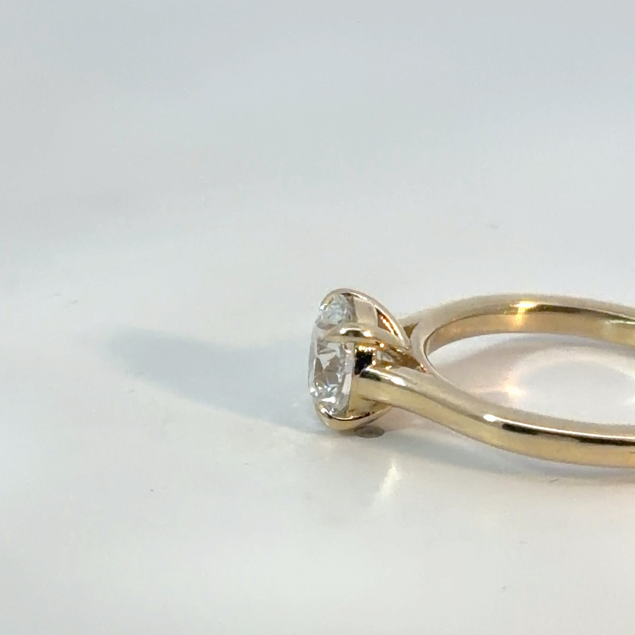 Round Solitaire Cathedral Setting – White Gold