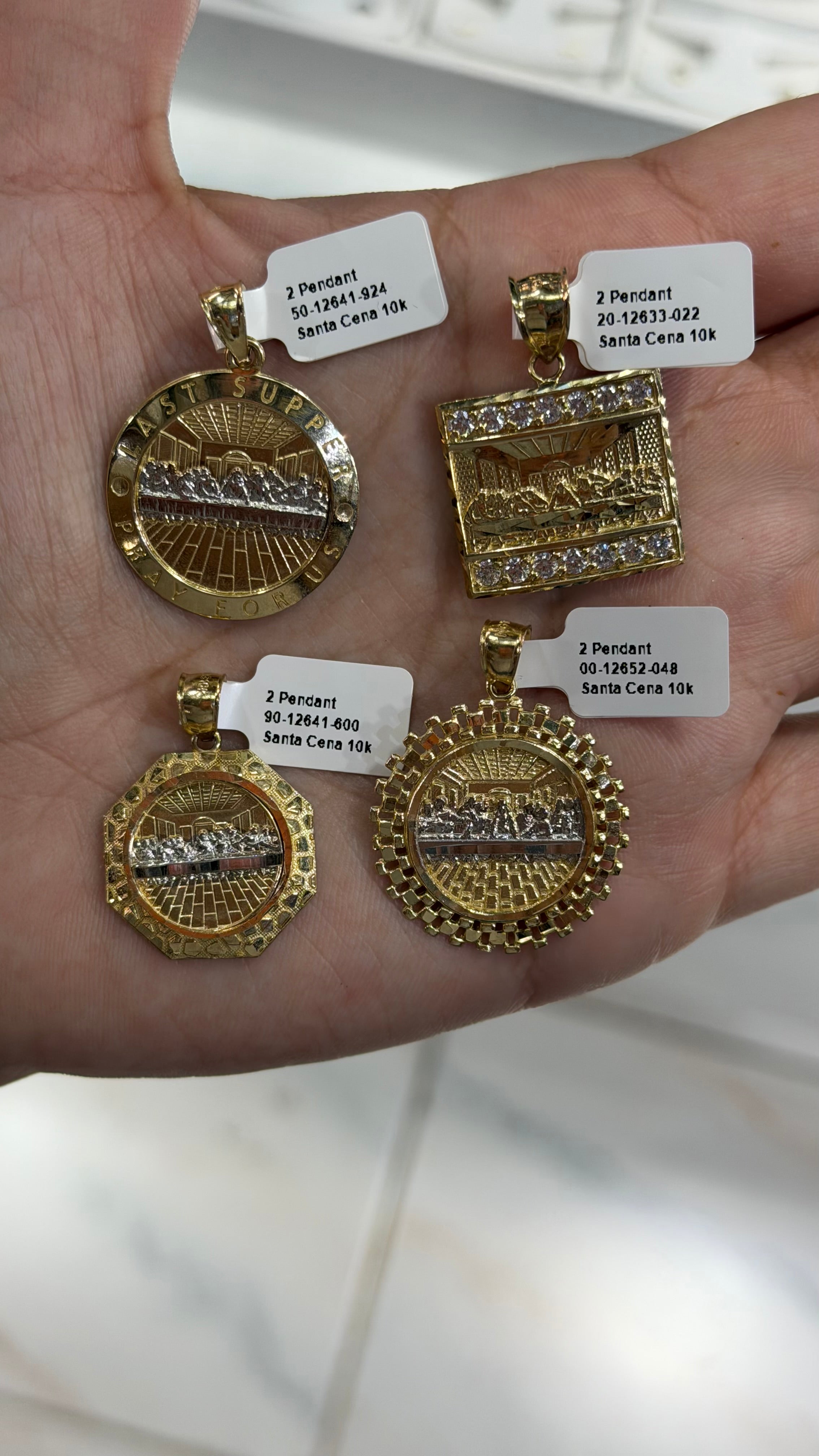 10k Gold Santa Cena Pendant