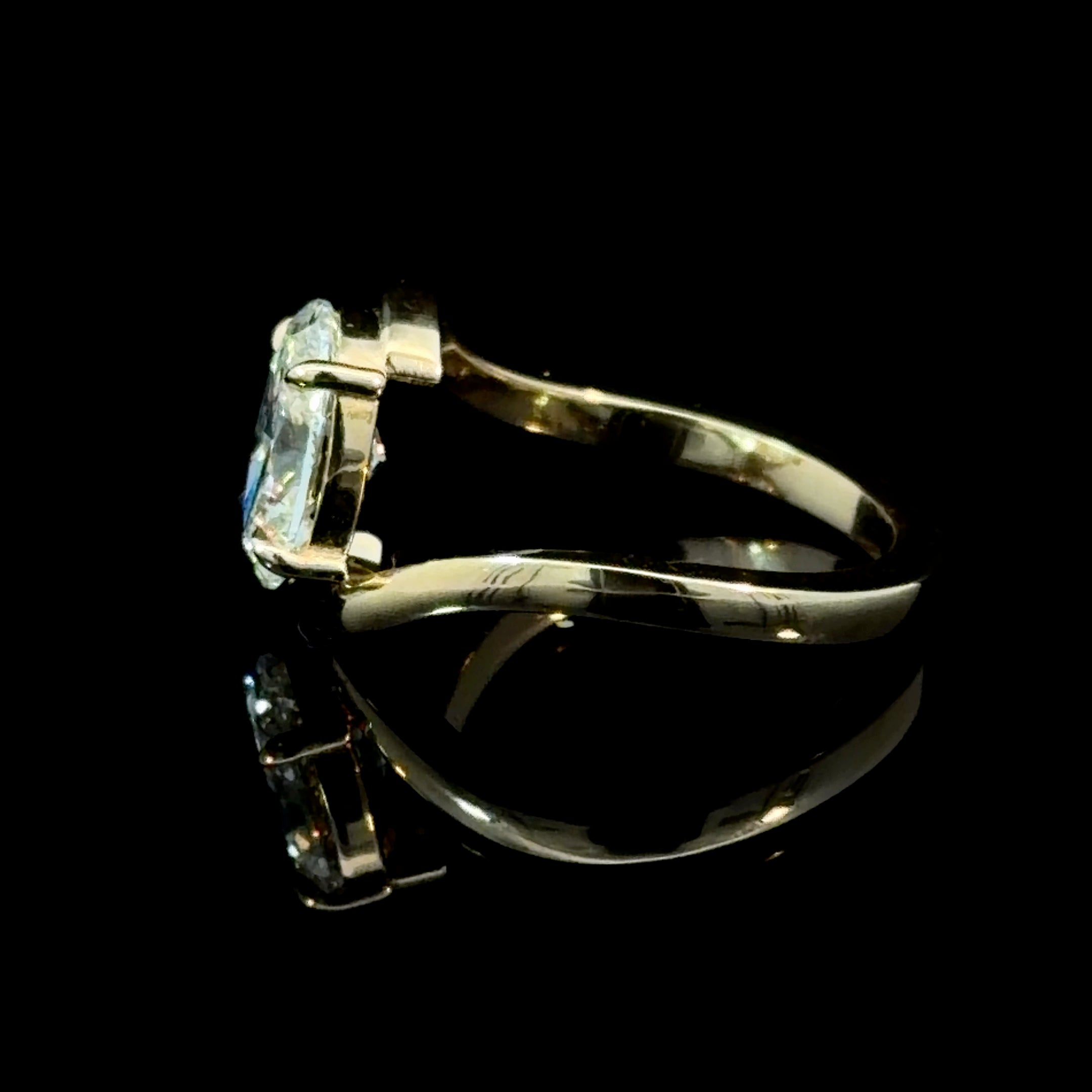 Oval Cut Lab Grown Diamond Bypass Solitaire Engagement Ring | 14K Yellow Gold
