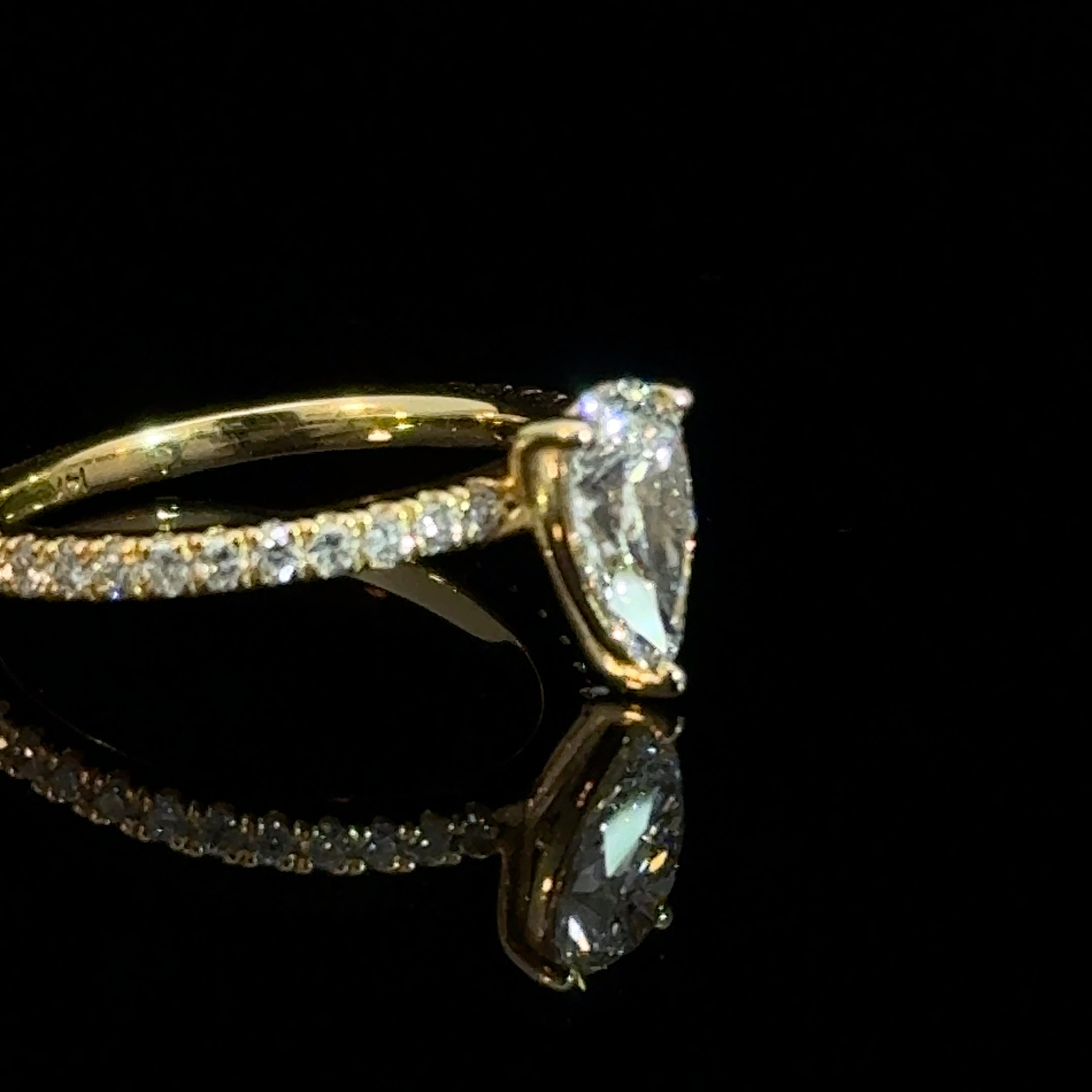 14K Gold Pear Shape Diamond Engagement Ring 1.04 CT E VS2