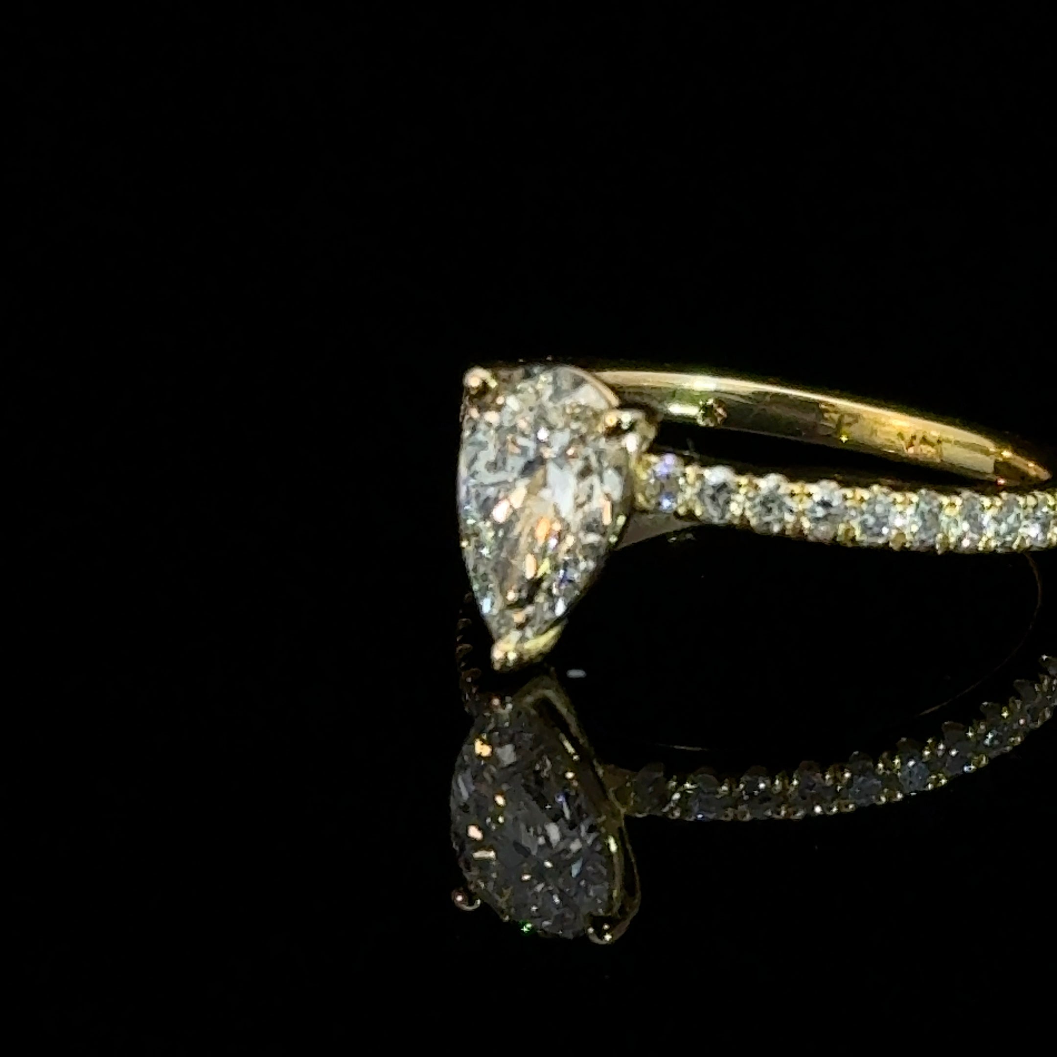 14K Gold Pear Shape Diamond Engagement Ring 1.04 CT E VS2